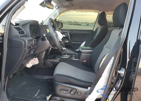 2021 Toyota 4Runner Sr5 z USA, uszkodzony, nr VIN JTEEU5JR1M5237556